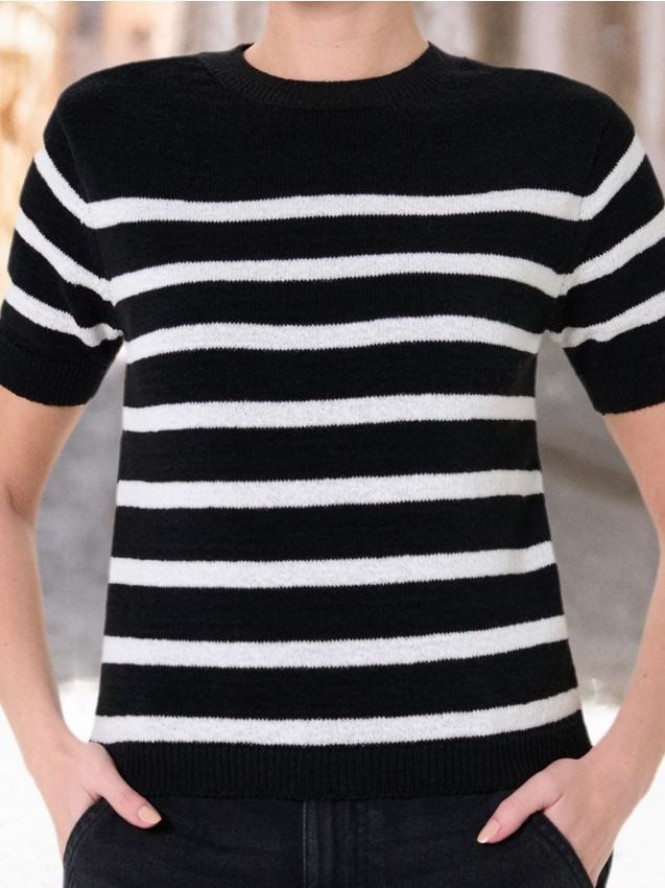 Sweter w paski - wielobarwny