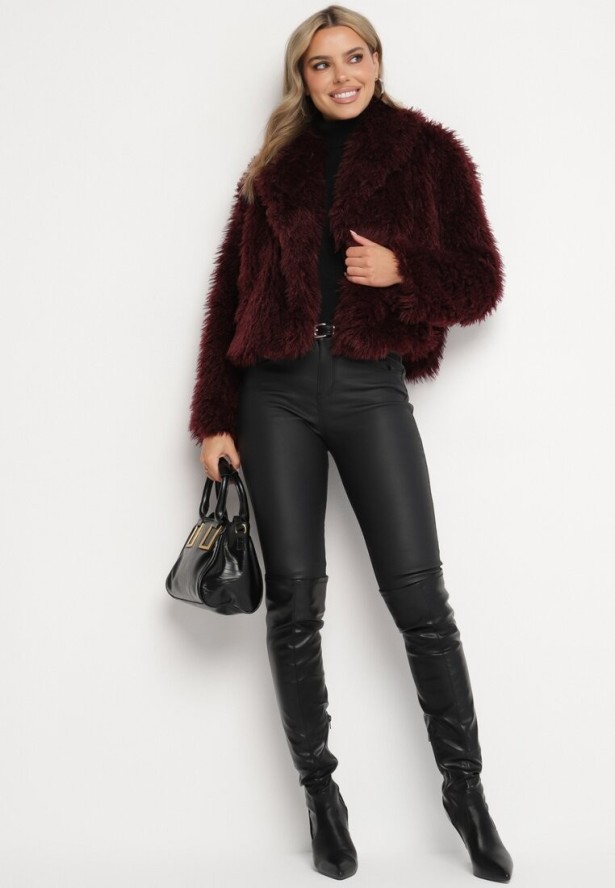 Bordowa Kurtka Futrzana o Krótkim Kroju z Szerokim Kołnierzem Riveti