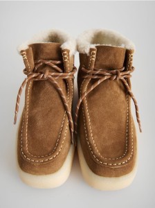 Zamszowe śniegowce ze sznurowaniem - beżowy