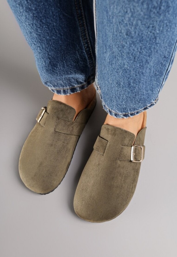 Zielone Klapki z Ozdobnym Paskiem i Klamrą Calevelis