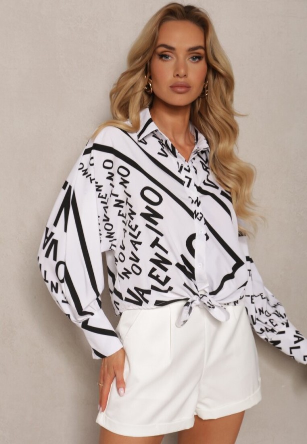 Biało-Czarna Koszula z Długim Rękawem i Ozdobnymi Napisami Wiązana na Dole Vikna