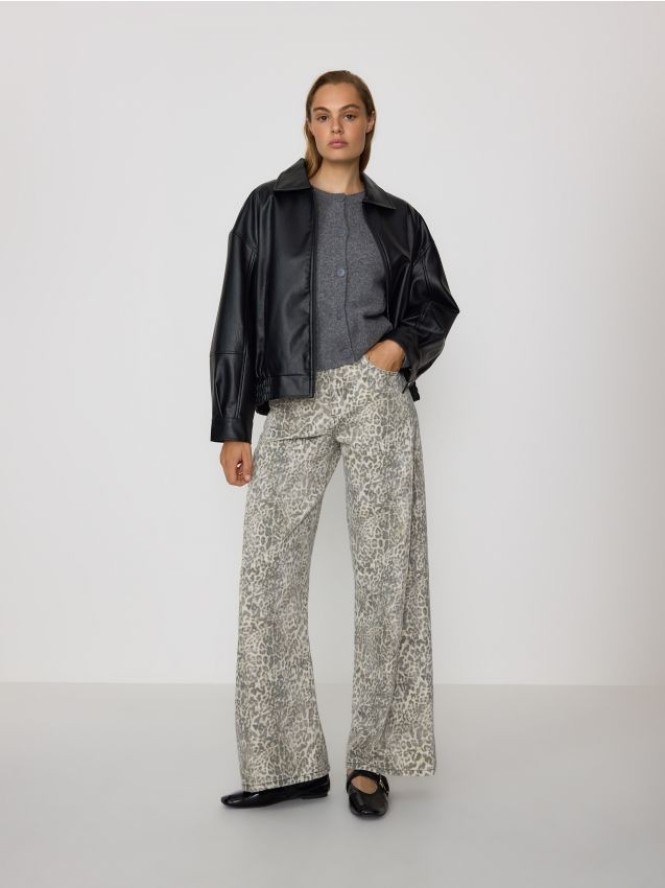 Jeansy w zwierzęcy wzór - beżowy