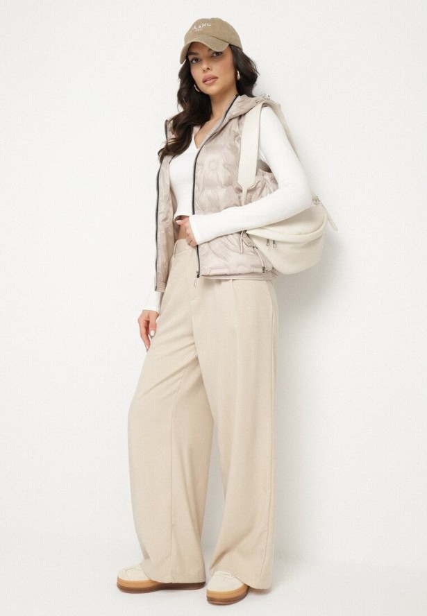 Beżowa Kamizelka z Pikowanymi Przeszyciami i Kapturem ze Ściągaczami Annivria