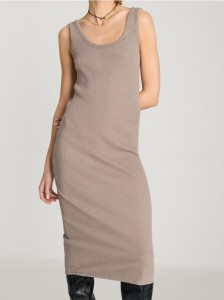 Dopasowana dzianinowa sukienka midi z efektem sprania - beżowy