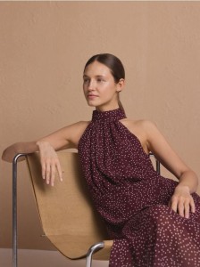 Sukienka z dekoltem halter - wielobarwny