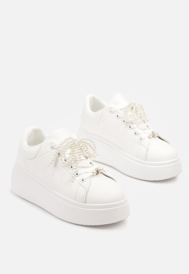 Białe Sneakersy na Grubej Podeszwie Ozdobione Perełkami na Sznurówkach Sellira