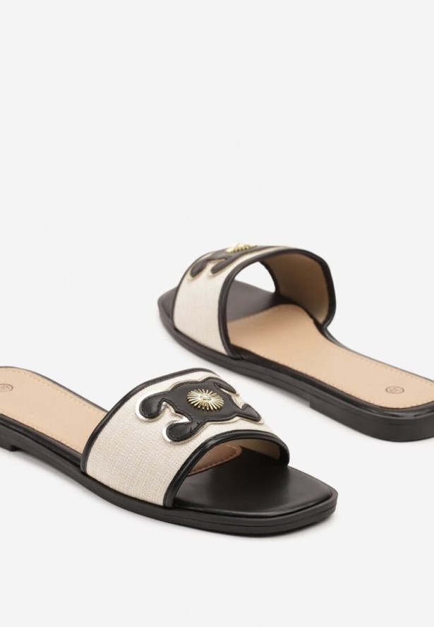 Czarne Klapki z Metalowym Detalem Elliannae