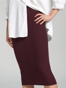 Prążkowana spódnica midi - czerwony
