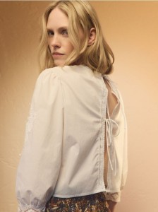 Bluzka z haftowanym zdobieniem - złamana biel