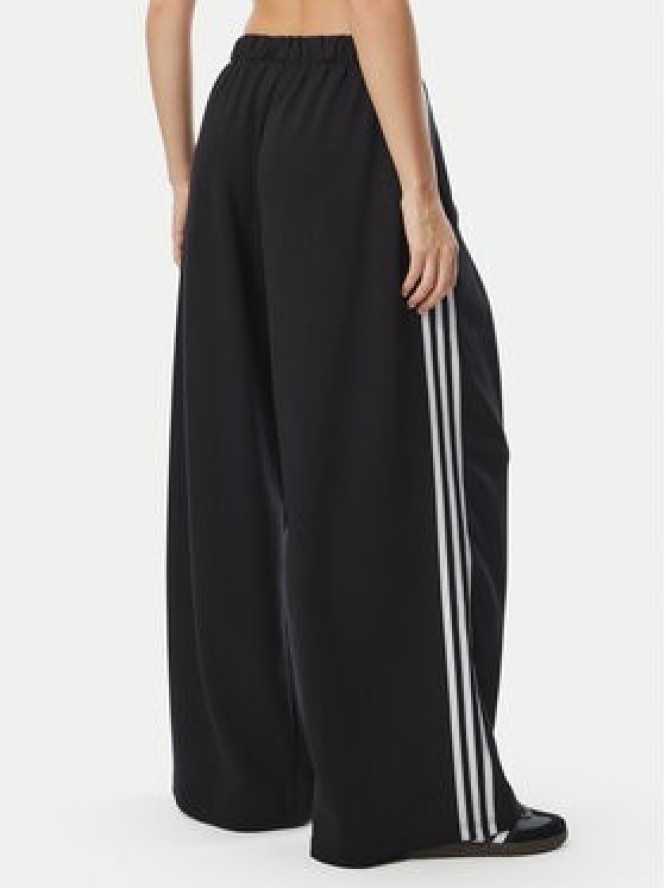 adidas Spodnie dresowe Adiluna Season 2 X Jennie Pleated Track Tracksuit Bottoms LD8922 Czarny Regular Fit