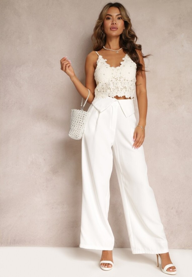 Beżowa Koronkowa Bluzka Top na Ramiączkach z Cyrkoniami i Głębokim Dekoltem Beverine