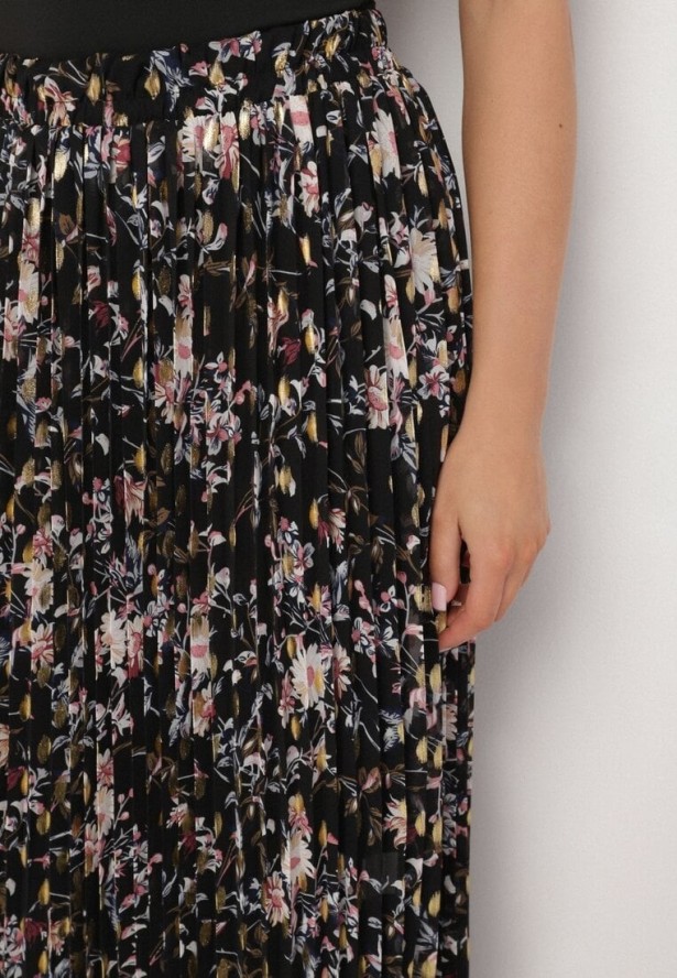 Czarna Rozkloszowana Spódnica Plisowana z Metalicznym Nadrukiem w Kwiatowy Wzór Folireia
