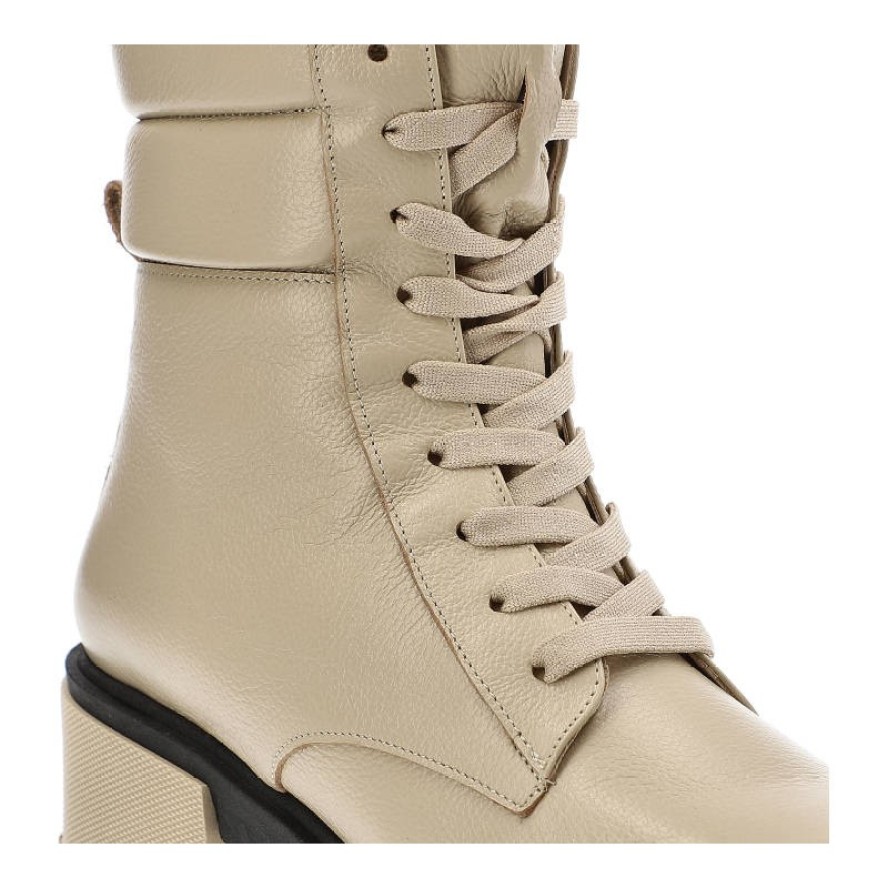 Botki damskie Karino, z gładkiej skóry naturalnej z wysoką cholewką i sznurowaniem stabilny obcas oraz gruba podeszwa o geometrycznym kształcie, beżo