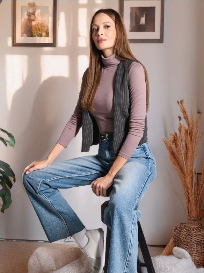 Sweter z golfem - brązowy