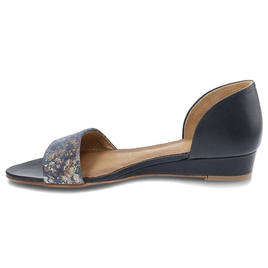 Sandały damskie Maciejka, skóra naturalna i na płaskiej podeszwie z minimalnym koturnem, granatowe, 01971-50-00-5