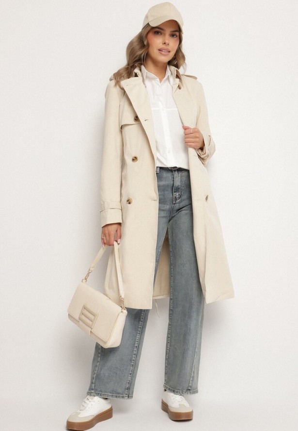 Beżowy Klasyczny Płaszcz Trencz o Dwurzędowym Kroju z Paskiem i Klapą Sareti