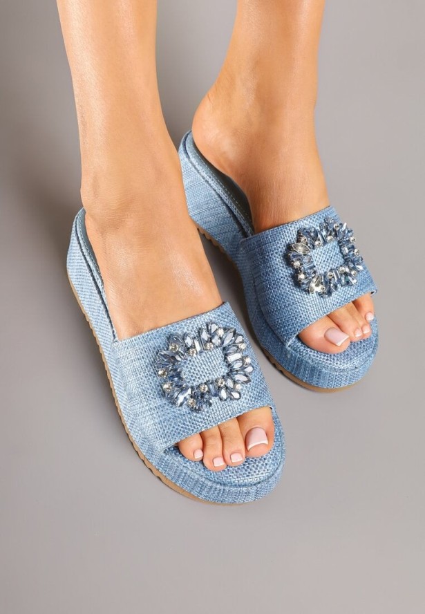 Niebieskie Klapki na Koturnie z Elegancką Aplikacją z Cyrkoniami Nonoriel