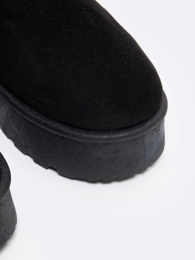 śniegowce damskie na podwyższonej podeszwie wsuwane czarne OO274898 906