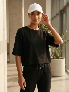 Bluza comfort soft touch z krótkim rękawem z domieszką wiskozy - czarny