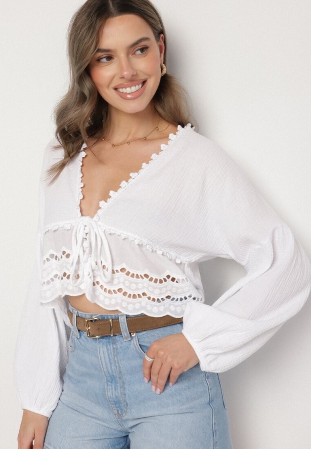 Biała Bawełniana Bluzka z Ażurowymi Zdobieniami i Wiązaniem Galondra