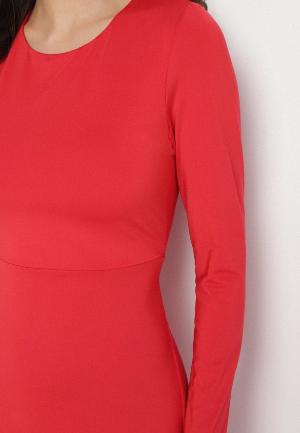 Czerwona Rozkloszowana Sukienka z Wiskozą z Odkrytymi Plecami i Wiązaniem Irellisa