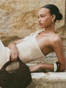 Pleciona torebka z koralikami - ciemnobrązowy