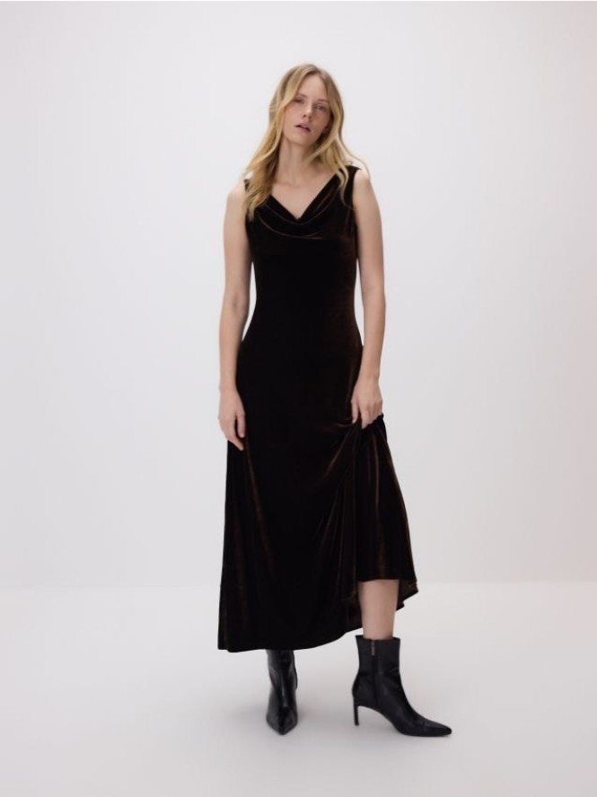 Welurowa sukienka - ciemnobrązowy