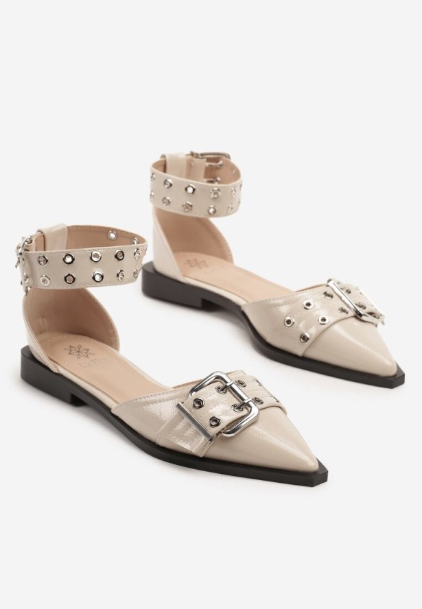 Beżowe Sandały Lakierowane z Ozdobnymi Klamrami Cleia