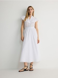 Sukienka z ozdobnym haftem - biały