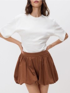 Szorty o kroju bombka - brązowy