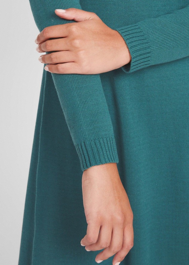 Sukienka dzianinowa poszerzana dołem