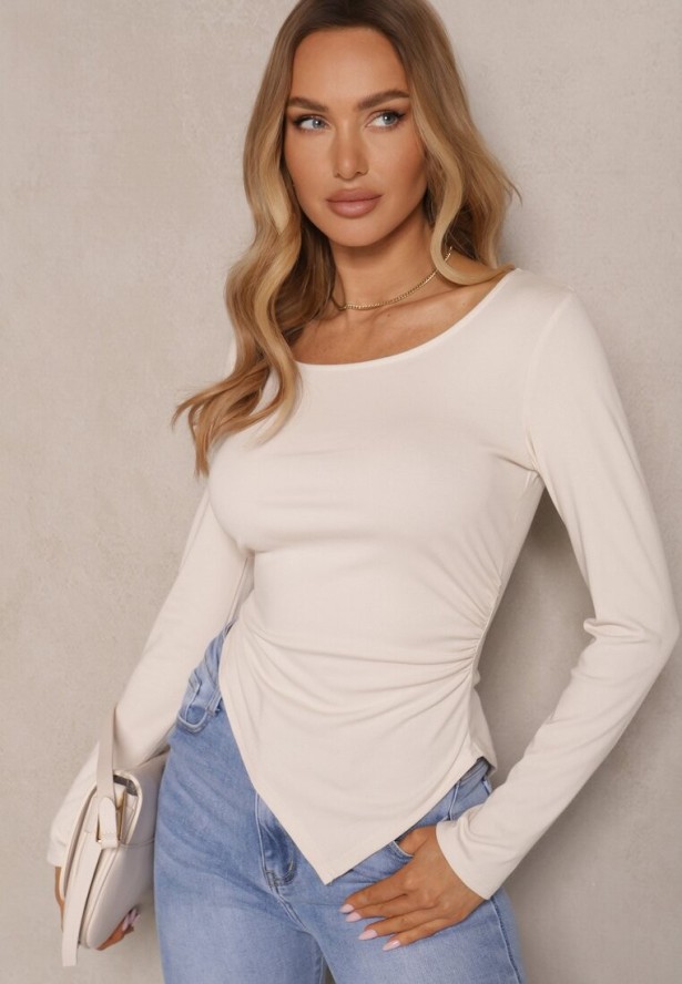 Beżowa Bluzka Ozdobiona Asymetrycznym Dołem Tatolena