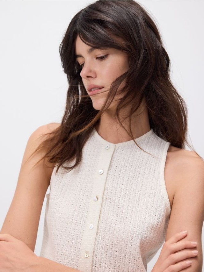 Bluzka z ozdobnymi guzikami - złamana biel