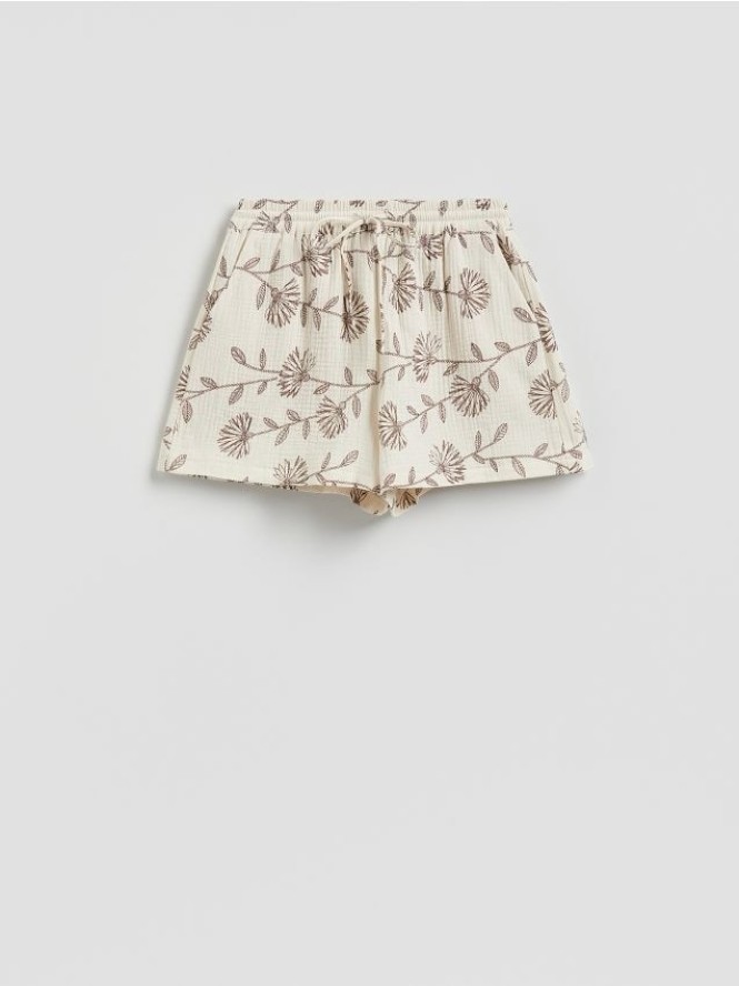 Muślinowe szorty ze wzorem - kremowy