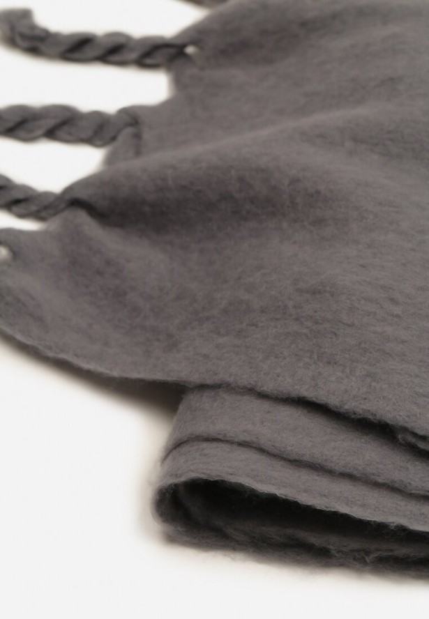 Szary Szalik Wykończony Frędzlami Nomilia