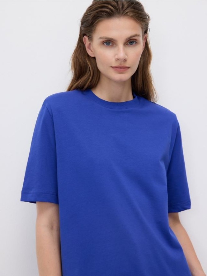 T-shirt z poduszkami na ramionach - niebieski