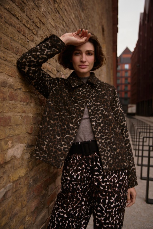 Kurtka w panterkę brązowa