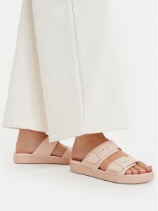Crocs Klapki Brooklyn Buckle Low Low 211215 Różowy