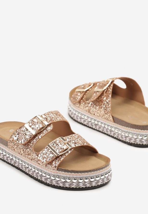 Szampańskie Klapki z Paskami z Klamrami Zdobione Tweedem i Nitami przy Podeszwie Zirelora