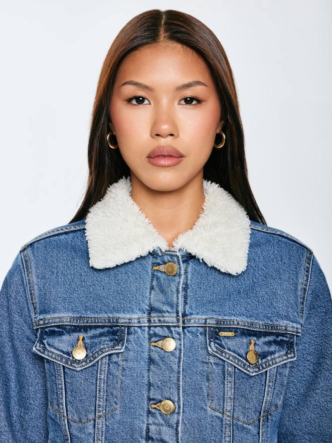 Kurtka damska jeansowa z kożuszkiem niebieska Aspen 485