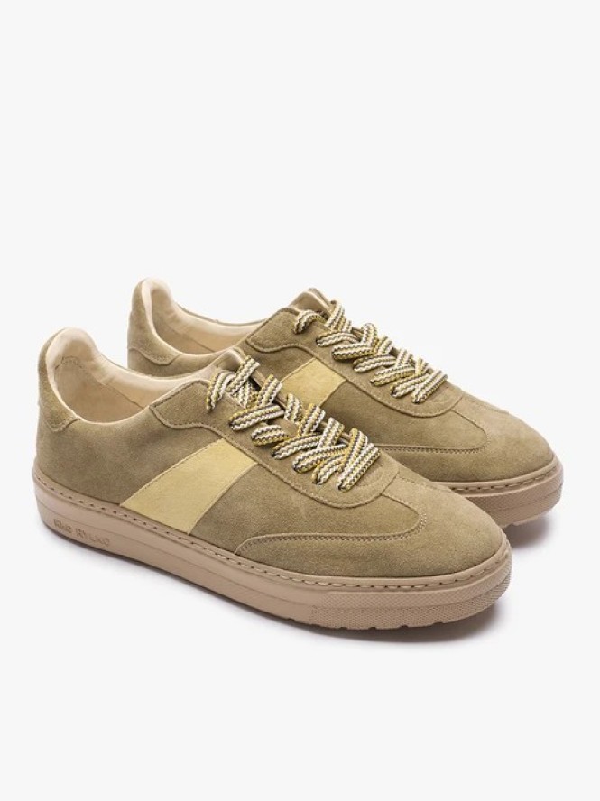 Oliwkowe sneakersy z żółtym paskiem