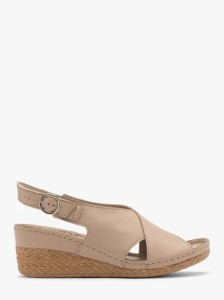 Beżowe sandały na platformie