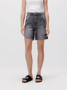 Jeansowe szorty z przetarciem - szary