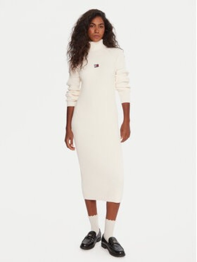 Tommy Jeans Sukienka dzianinowa Badge DW0DW22167 Écru Regular Fit