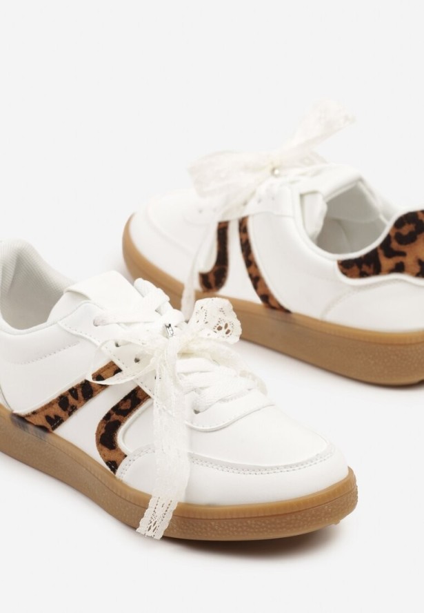 Białe Sneakersy Typu Kultowe Tenisówki z Ozdobną Odpinaną Kokardą Korilinda