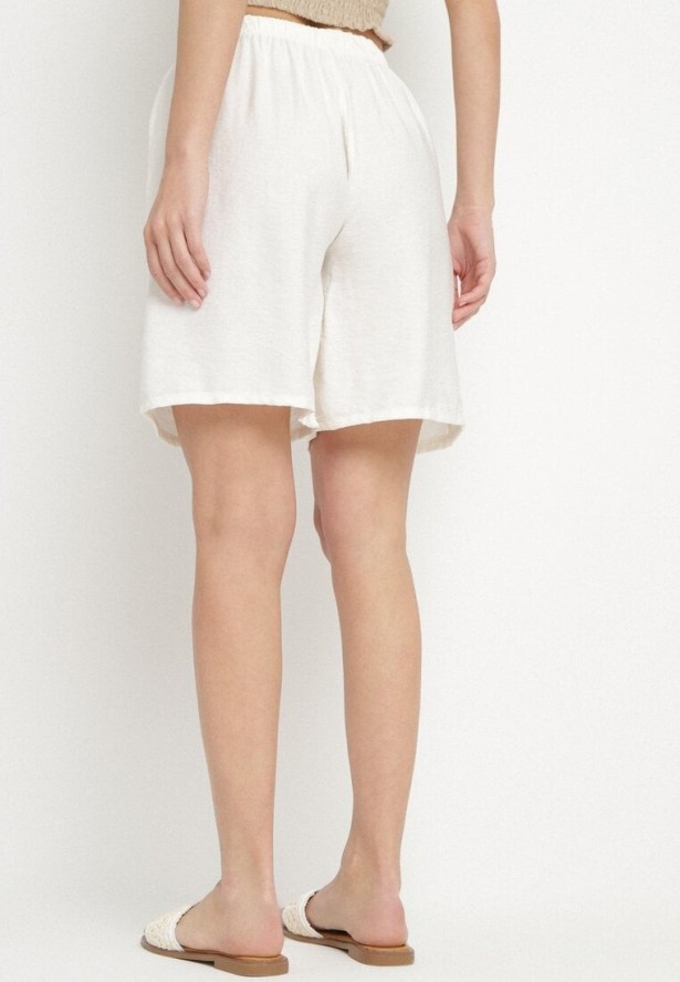 Jasnobeżowe Szorty Ozdobione Sznurkiem Lunareina