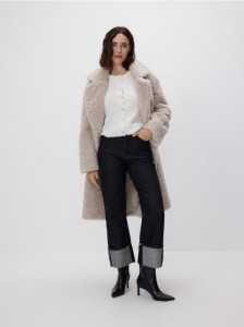 Jeansy z podwiniętymi nogawkami - szary