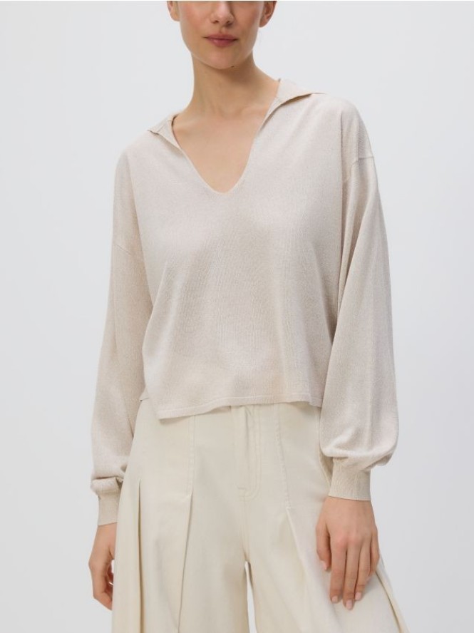 Sweter z kołnierzykiem - kremowy