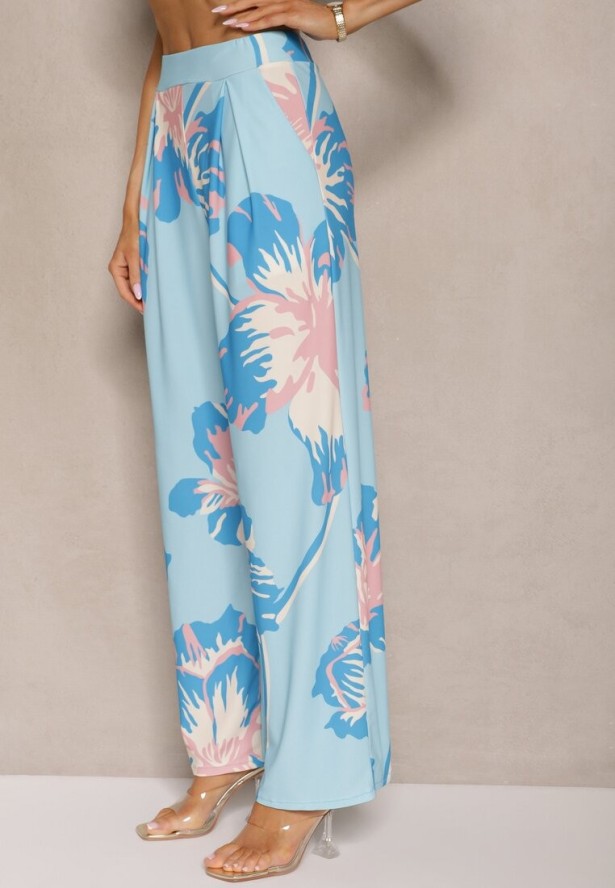 Niebieski Komplet Marszczona Bluzka o Asymetrycznym Kroju i Szerokie Spodnie w Kwiaty Linidia