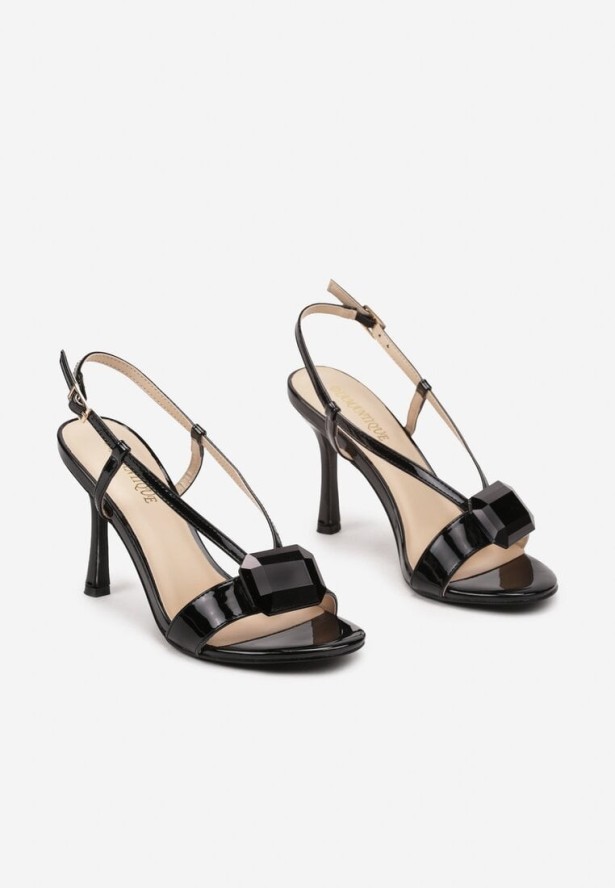 Czarne Lakierowane Sandały na Obcasie Ozdobione Paskami i Kamieniem Arilinor